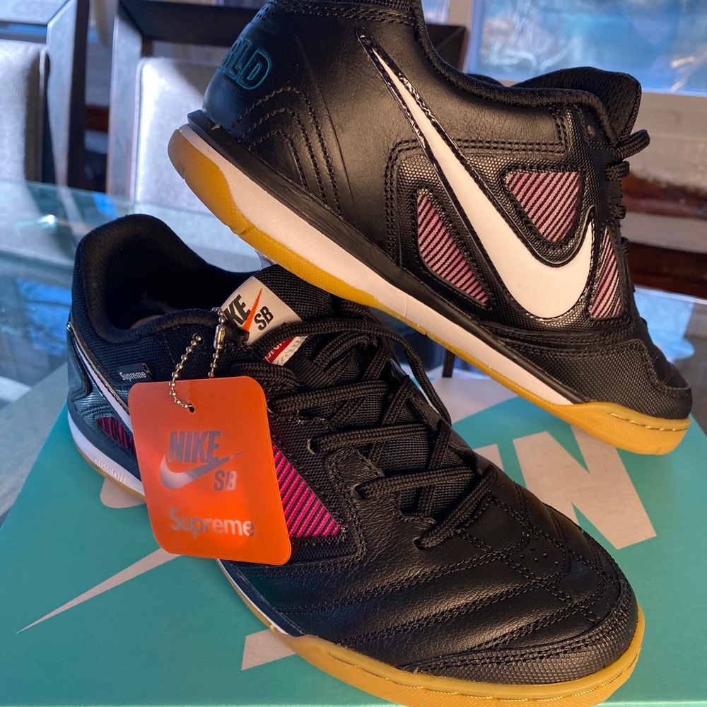 Nike SP Gato Supreme Sneakers